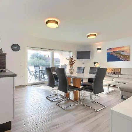 Galici-1 By Interhome Ουμάγκ